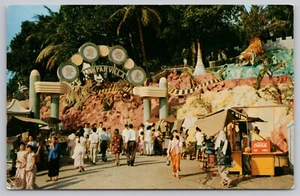 1960s Singapore - HAW PAR VILLA - Chinese Mythology Theme Park Unposted Postcard - Picture 1 of 5