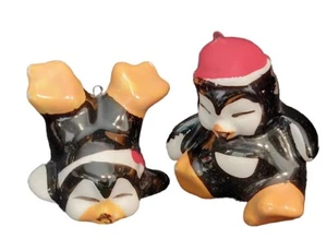 2 Pingüinos Mini Alegres Adornos de Cerámica de Navidad De Colección  - Imagen 1 de 6