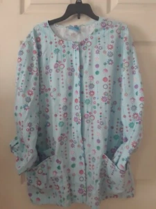 Scrub HQ Brand SCRUB TOP Size  M Colorful Floral, on Sky Blue Background - Picture 1 of 5