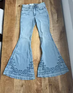 Wrangler Retro Embroidered High Rise Trumpet Flare Jeans Light Wash 26 x 34 - Picture 1 of 12