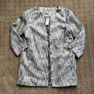 NWT Chico’s Travelers Collection Gray Metallic Silver Textured Lurex Jacket Sz 1 - Picture 1 of 10