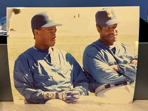 Bolsa de correo deportiva para TV Ken Griffey Jr. & Sr. 1990 foto de 8"x10" Seattle Mariners HOFer - Imagen 1 de 2
