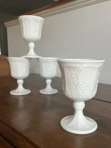 4 Vintage White Milk Glass Grapes Harvest Pedestal Water Goblets - Picture 1 of 7
