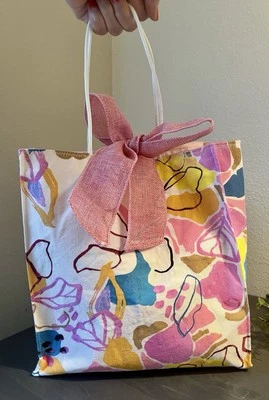 Bolsa de regalo forrada reutilizable de tela rosa verde azulado púrpura blanco con corbatas rosa arpillera Foto 1 de 4