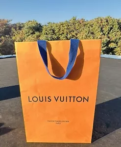 Auténtica bolsa de papel vacía Louis Vuitton 14”x10”x4,5” - Imagen 1 de 7