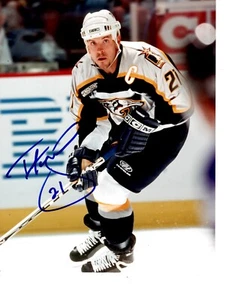 NASHVILLE PREDATORS TOM FITZGERALD SIGNED STICKHANDLING 8X10 - Picture 1 of 1