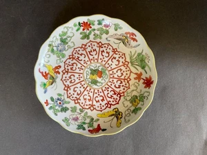 Plato de porcelana antiguo chino floral mariposas murciélagos - Imagen 1 de 12