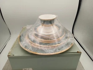 New Sealed NORITAKE Fitzgerald 4712 Green & Gold Trim 5 Piece Place Setting - Picture 1 of 7