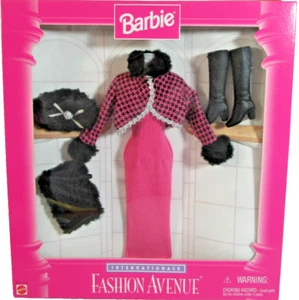 MATTEL BARBIE 1996 FASHION AVENUE INTERNATIONALE "WINTER" OUTFIT #15902 - NEW - Picture 1 of 3