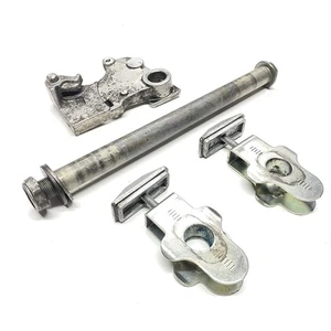 2015 Suzuki GSXS750 Rear Axle Chain Adjusters Blocks/Axle/ And Caliper Bracket - Bild 1 von 8