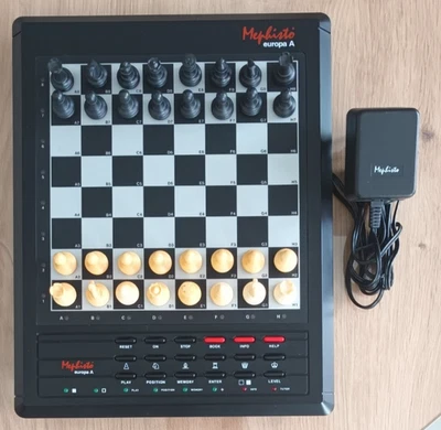 VINTAGE MEPHISTO EUROPA A SCHACHKOMPUTER INCL. ANLEITUNG & SCHACHSCHULE,von 1990 - Bild 1 von 4