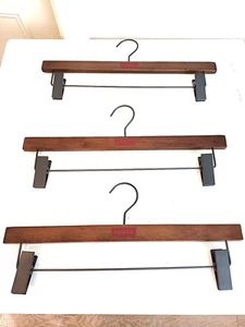 3 x Hosen Rockbügel aus Holz mit Clips Werbung Levi's Jeans sehr guter Zustand - Bild 1 von 4