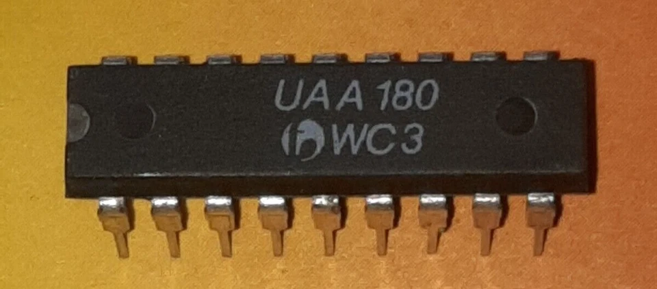 1x UAA180 SIEMENS / WC3  Balkendiagramm 12 Leds Linear Bargraph Leds NOS IC - Image 1 of 1