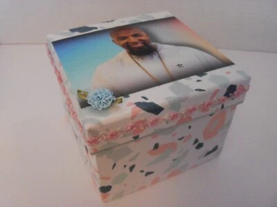 Caja de regalo decorativa adornada Tech N9ne Foto 1 de 4