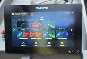 Raymarine Axiom 9 RV Multifunction Display E70367 w/ Cover & Power Cable - Picture 1 of 14