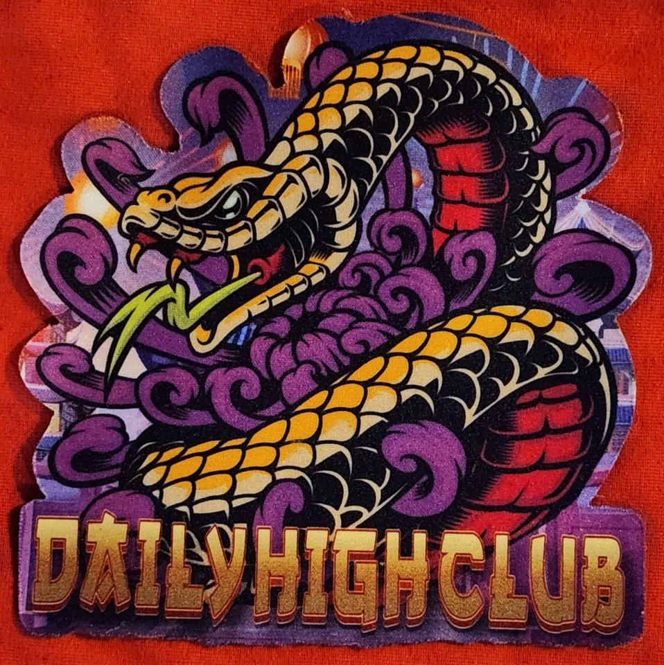 Almohadilla de cristal Daily High Club 6" año de la serpiente Foto 1 de 1