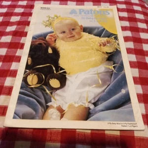 π Patons 813 Baby Knitting babies 3 & 4 ply 10 patterns Book Easy To Follow - Picture 1 of 13