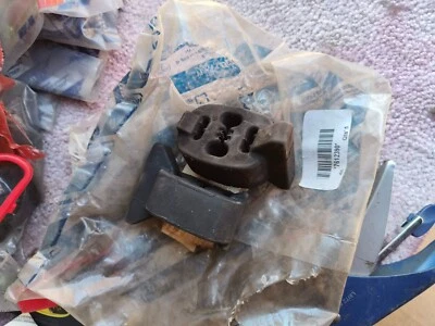 1x ORIGINAL 7612390 MUFFLER SUPPORT PLUG Fiat Uno MK2 TURBO 1370cc - Image 1 of 4