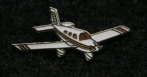 PIPER ARCHER PA-28 AIRPLANE LAPEL HAT PIN UP PILOT WING CREW SOLO GIFT L@@K! - Picture 1 of 24