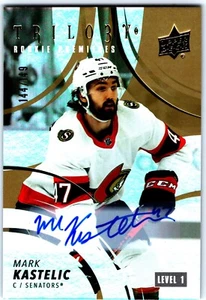 22-23 TRILOGY ROOKIE ANTEPRIME AUTO ORO - MARK KASTELIC RC/149 #159 SENATORS - Foto 1 di 2