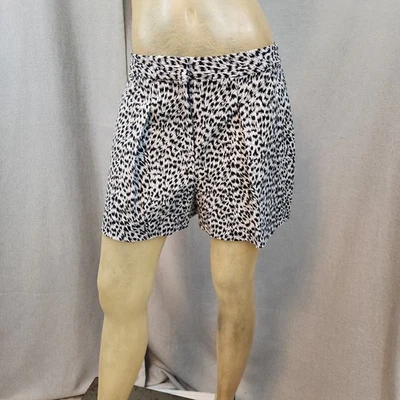 Pantalones Cortos Michael Kors Blanco Negro Animal Informales Plisados Elastizados Talla 8 MEDIANOS Foto 1 de 4