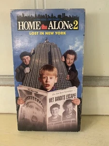 VHS TAPE: Home Alone 2, 20th Century Fox Home Entertainment 1989 - Picture 1 of 3