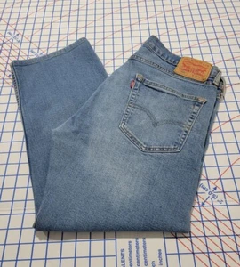 Pantalones de mezclilla Levis 505 para hombre pierna recta de ajuste regular talla 34 X 25 con dobladillo en apuros - Imagen 1 de 17