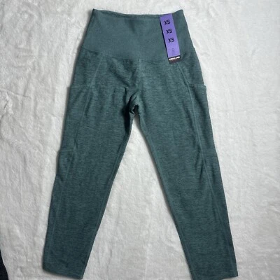 Legging capri cepillado con bolsillos verde Kirkland Signature para dama talla XS Foto 1 de 4