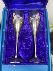 Antiguo conjunto vintage de 2 flautas de champán con estuche de terciopelo púrpura - Imagen 1 de 8