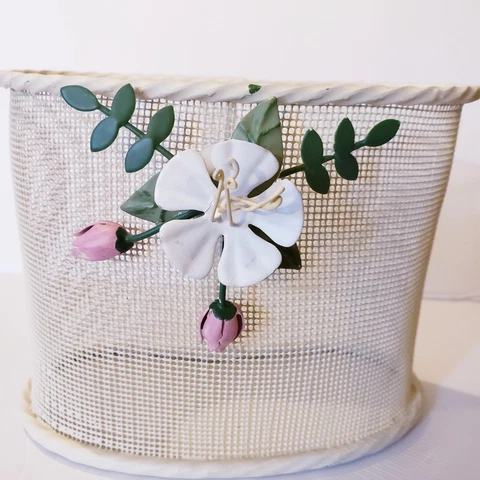 Small Beige Kidney Shape Metal Basket w/ Flowers 2 Hooks On Back 6"L×3"W×4"T Cover