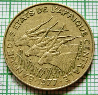 Estados de África Central 1977 10 francos CFA, tierras gigantes, frutas y verduras Foto 1 de 4