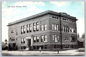 K24/ Norway Michigan Postcard c1920 City Hall Building 329 - Picture 1 of 4