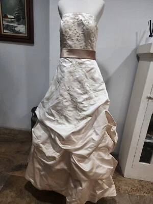 Vestido de novia Oleg Cassini David. Talla 10. Estilo CT203. Color champán.  Foto 1 de 4