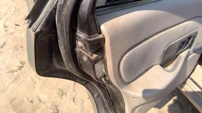 Pestillo de puerta trasera izquierda Saturn Sw2 1993 conductor con varillas/cables trasero OEM Foto 1 de 4