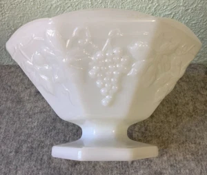 Anchor Hocking White Milk Glass Large Footed Paneled Grapes Fruit Bowl Vintage - Picture 1 of 10