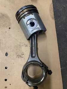 94-04 DT466e Non-EGR Connecting Rod & Piston ML2S9-10 - Bild 1 von 2