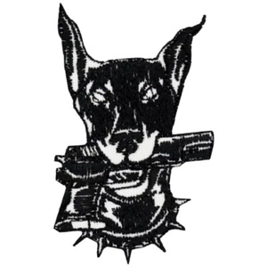 Doberman Perro con Pistola Bordado Parche Animales Arma Militar Ejército - Imagen 1 de 1