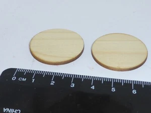 1:12 Scale 2 Chopping Boards round Dolls House Miniature - Picture 1 of 1