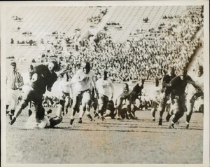 1934 Press Photo College Football Action UCLA vs California - Picture 1 of 2