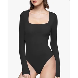 Pumiey: Schwarzer Body mit eckigem Ausschnitt - Bild 1 von 6