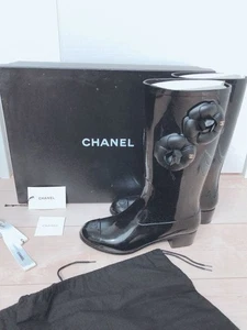 Chanel Botas de Lluvia Negro Goma Camelia Moda Accesorio Informal Flor Sólida - Imagen 1 de 13