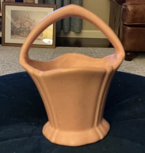 Haeger Pottery Matte Pink Handled Basket 5  3/4 Base To Top Of Handle. - Picture 1 of 2