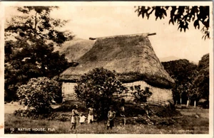FIJI - CASA NATIVA Y NIÑOS - POSTAL ANTIGUA FOTO REAL - Imagen 1 de 2