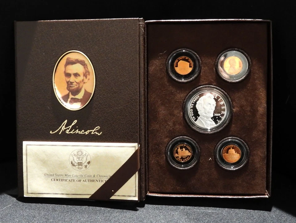 2009 United States Mint Lincoln Coin and Chronicles Set with COA - Image 1 of 4