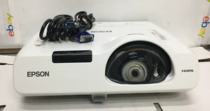 Epson PowerLite 520 LCD Projector 2700 Lumens HDMI W/2371 Used Lamp Hours - Afbeelding 1 van 14