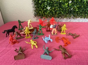 Set of 22 Toy Cowboy Figures Western Plastic Horse Playset - Picture 1 of 12