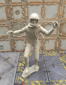 6" MPC Vintage Plastic Toy Spaceman, 50's Style, 'Jumping' w/Oxygen Tanks - Picture 1 of 2