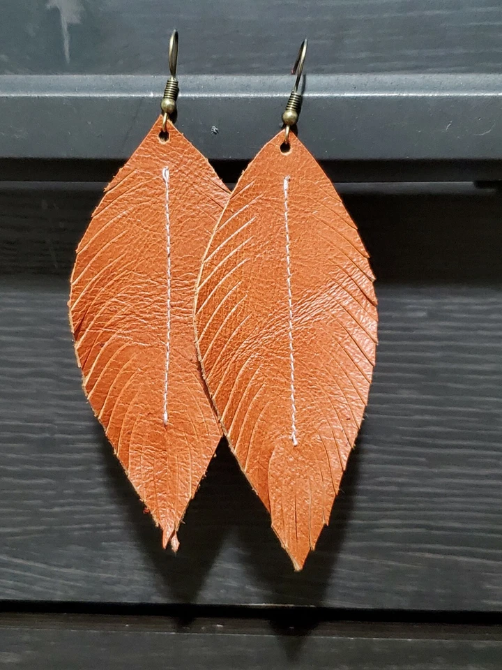 Серьги-перья ручной работы из натуральной кожи оранжевые коричневые - Изображение 1 из 1