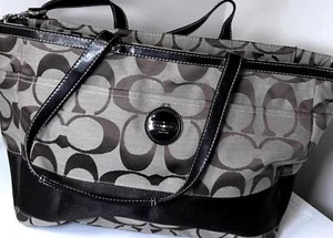 Stylish Coach Tote Bag - Versatile Carryall - Picture 1 of 3