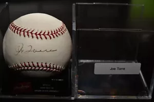 Béisbol RAWLINGS JOE TORRE firmado autografiado - Imagen 1 de 2